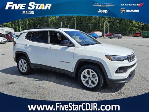 New 2025 Jeep Compass Latitude image 1