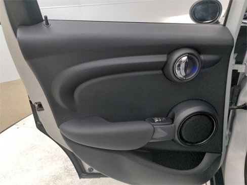 Used 2020 MINI Cooper 4-Door Hardtop w/ Storage Package image 37