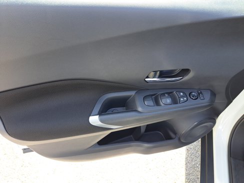 Used 2022 Nissan Kicks SV image 11