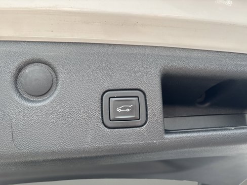 Used 2023 Chevrolet Equinox LT image 11