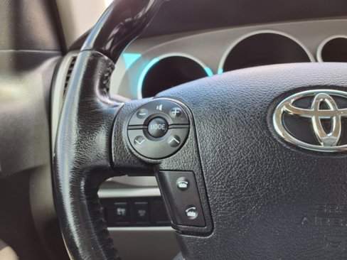 Used 2013 Toyota Tundra 4x4 CrewMax image 29