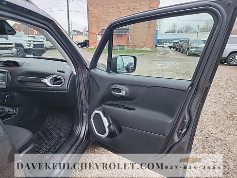 Used 2020 Jeep Renegade Latitude w/ Cold Weather Group image 22