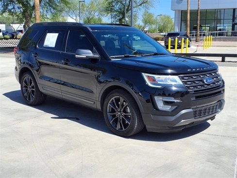 Used 2017 Ford Explorer XLT w/ Equipment Group 202A image 7