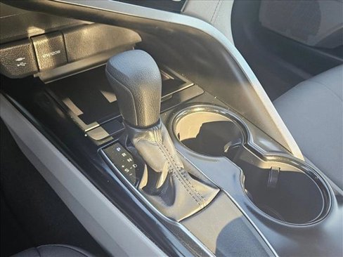 Used 2019 Toyota Camry LE image 12
