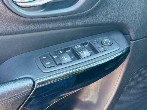 Used 2020 Jeep Cherokee Latitude Plus image 39