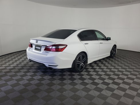 Used 2016 Honda Accord Sport image 4