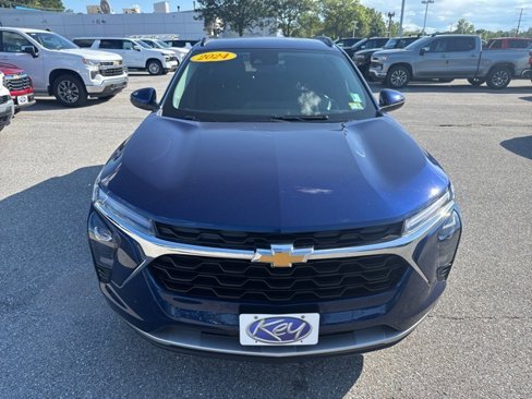 Used 2024 Chevrolet Trax LT w/ Driver Confidence Package image 2