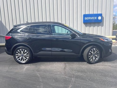 Used 2022 Ford Escape Titanium w/ Class II Trailer Tow Package image 11