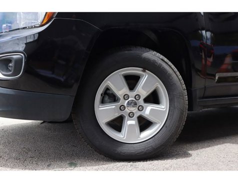 Used 2016 Jeep Compass Latitude image 3
