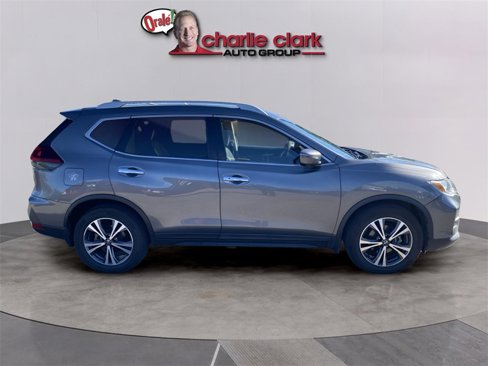 Used 2019 Nissan Rogue SV w/ Premium Package image 7