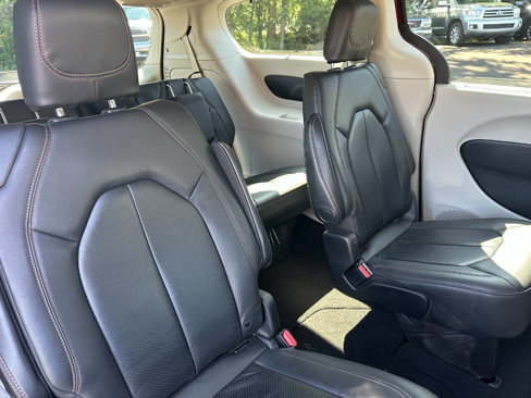 Used 2020 Chrysler Pacifica Touring-L image 22