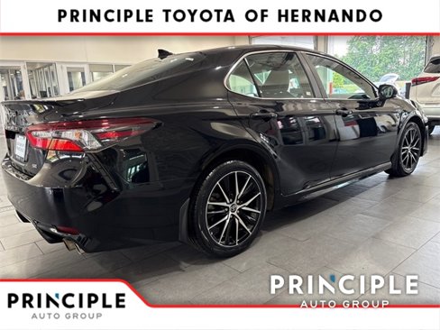Used 2021 Toyota Camry SE w/ Carpet Mat Package (TMS) image 6