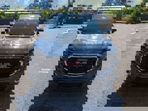 Used 2019 GMC Terrain SLE w/ Driver Convenience Package image 4