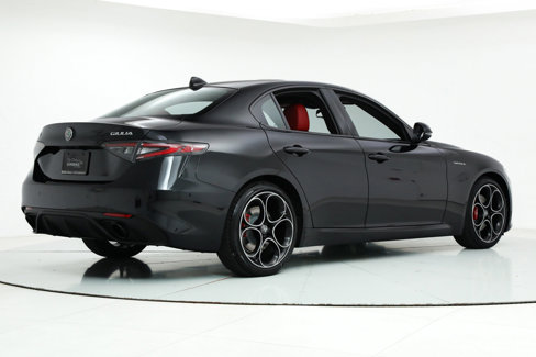 New 2025 Alfa Romeo Giulia w/ Veloce Package Rwd image 5