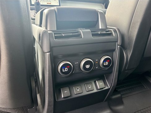 Used 2022 Land Rover Defender 110 SE image 28