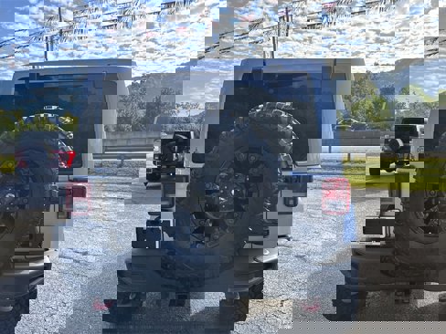 Used 2017 Jeep Wrangler Unlimited Rubicon image 5
