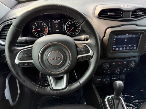 Used 2020 Jeep Renegade Latitude w/ Cold Weather Group image 15