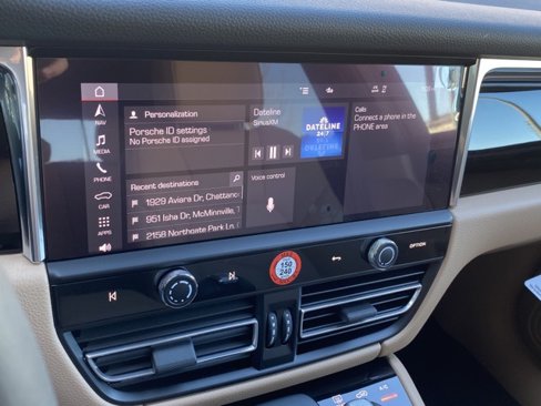 Certified 2025 Porsche Macan image 15