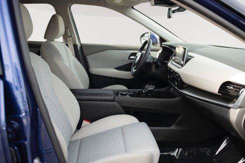 Used 2021 Nissan Rogue SV image 16