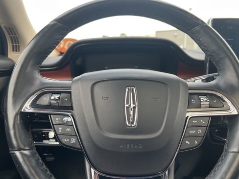 Used 2022 Lincoln Nautilus Reserve image 17