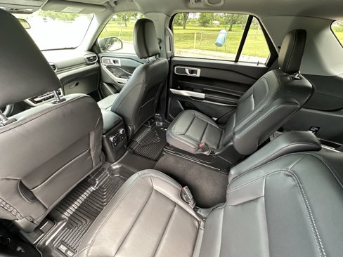 Used 2022 Ford Explorer XLT w/ Equipment Group 202A image 20