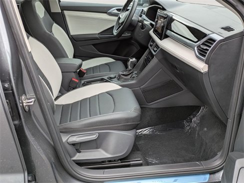 New 2025 Volkswagen Taos SEL image 30