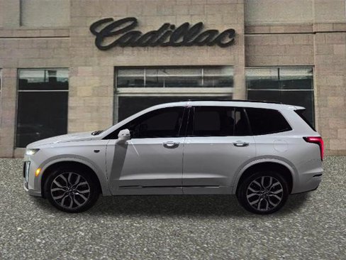 Used 2023 Cadillac XT6 Sport image 2