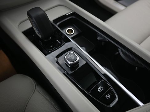 New 2025 Volvo XC60 B5 Core w/ Climate Package image 23