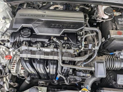 Used 2022 Hyundai Elantra Limited image 21