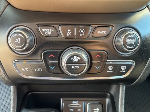 Used 2016 Jeep Cherokee 75th Anniversary image 38