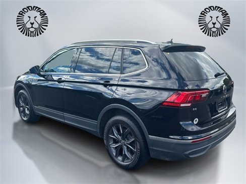 Used 2022 Volkswagen Tiguan SE w/ Panoramic Sunroof Package image 7