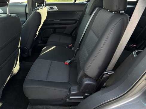 Used 2014 Ford Explorer XLT image 4