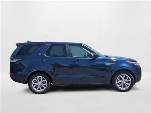 Used 2019 Land Rover Discovery SE image 4