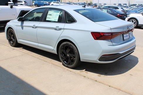 New 2025 Volkswagen Jetta SE image 4