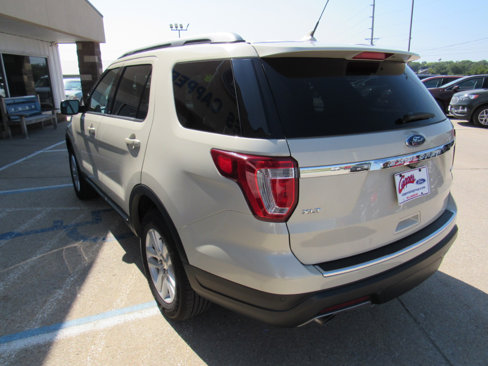 Used 2018 Ford Explorer XLT w/ Equipment Group 201A image 7
