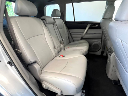 Used 2013 Toyota Highlander SE image 15