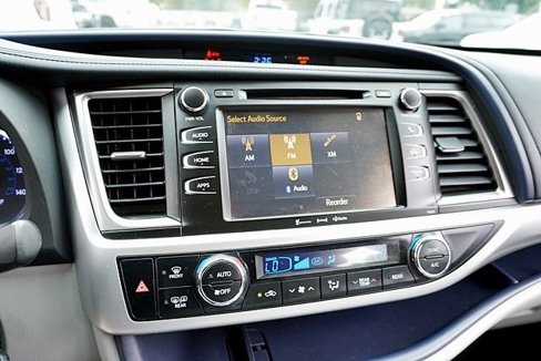 Used 2019 Toyota Highlander LE image 26