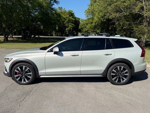 Used 2020 Volvo V60 T5 Cross Country image 8