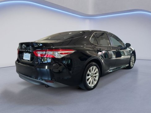 Used 2018 Toyota Camry LE image 5