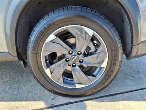 Used 2024 Nissan Rogue SV image 23