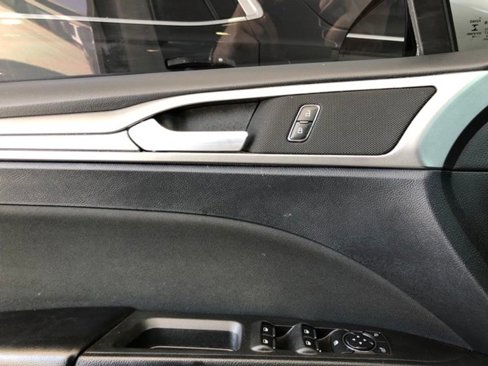Used 2020 Ford Fusion SE image 7