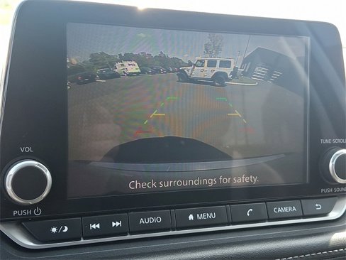 Used 2022 Nissan Rogue SV image 4
