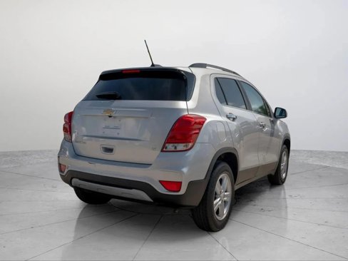 Used 2018 Chevrolet Trax LT w/ LT Convenience Package image 4