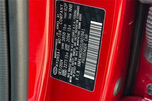 Certified 2025 Hyundai Elantra Sport image 28