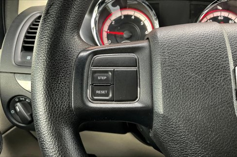 Used 2016 Dodge Grand Caravan American Value Package image 10
