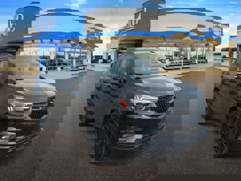 Used 2018 Buick Encore Essence image 2