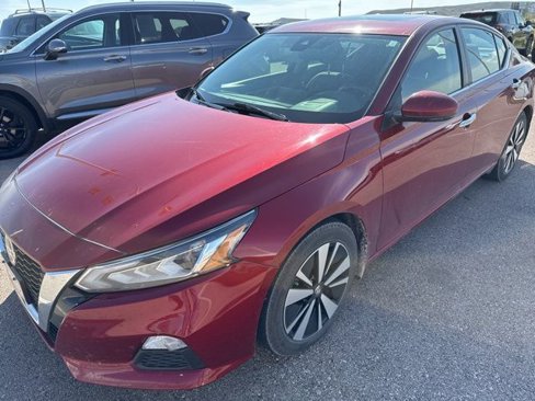 Used 2022 Nissan Altima 2.5 SV w/ SV Premium Package image 1