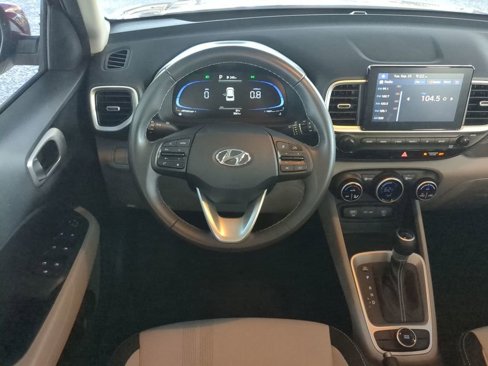 Used 2025 Hyundai Venue SEL image 16