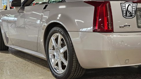 Used 2004 Cadillac XLR image 12