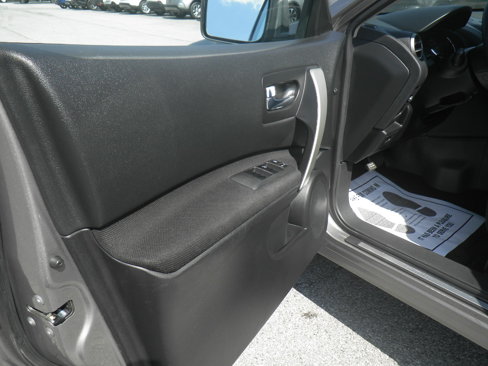 Used 2012 Nissan Rogue SV image 16